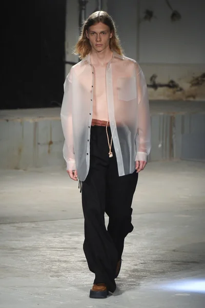 Look 11